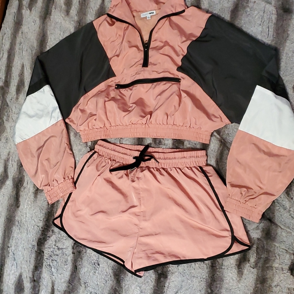 Fashion  nova cropped  short set